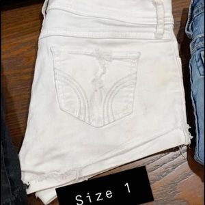 White hollister shorts🤍